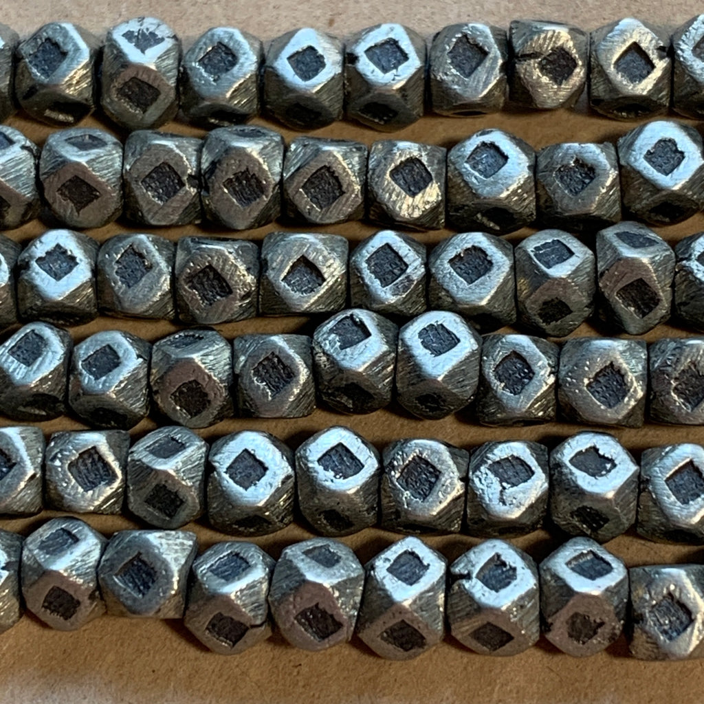 Strand Small 4mm Silver Cornerless Cubes